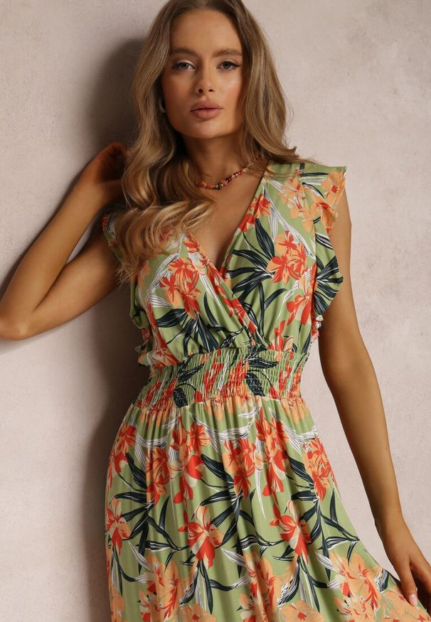 Renee - Zielona Sukienka z Wiskozy Biran. Typ kołnierza: kołnierz z falbankami. Kolor: zielony. Materiał: wiskoza. Wzór: aplikacja. Sezon: lato. Typ sukienki: kopertowe. Długość: maxi