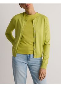 Reserved - Kardigan z wiskozą - zielony. Kolor: zielony. Materiał: wiskoza. Styl: klasyczny #1