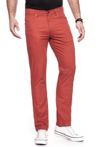 Wrangler - WRANGLER GREENSBORO RED OCHRE W15QAN73L. Materiał: materiał. Wzór: jednolity