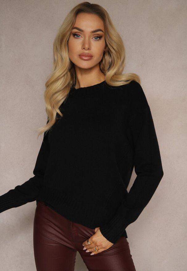 Renee - Czarny Casualowy Sweter z Wiskozą i Modalem ze Ściągaczami Riviti. Okazja: na co dzień. Kolor: czarny. Materiał: wiskoza. Styl: casual