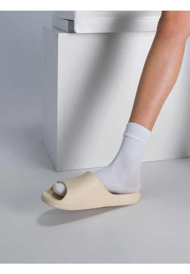 4f - 4F Klapki damskie 40. Kolor: beżowy