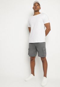 Born2be - Ciemnoszare Dresowe Szorty z Bawełną Typu Cargo Soniela. Okazja: na co dzień. Kolor: szary. Materiał: dresówka, bawełna. Styl: elegancki, casual
