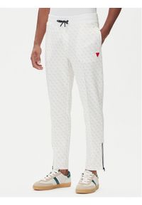 Guess Spodnie dresowe Z2BB05 K7122 Biały Regular Fit. Kolor: biały. Materiał: syntetyk