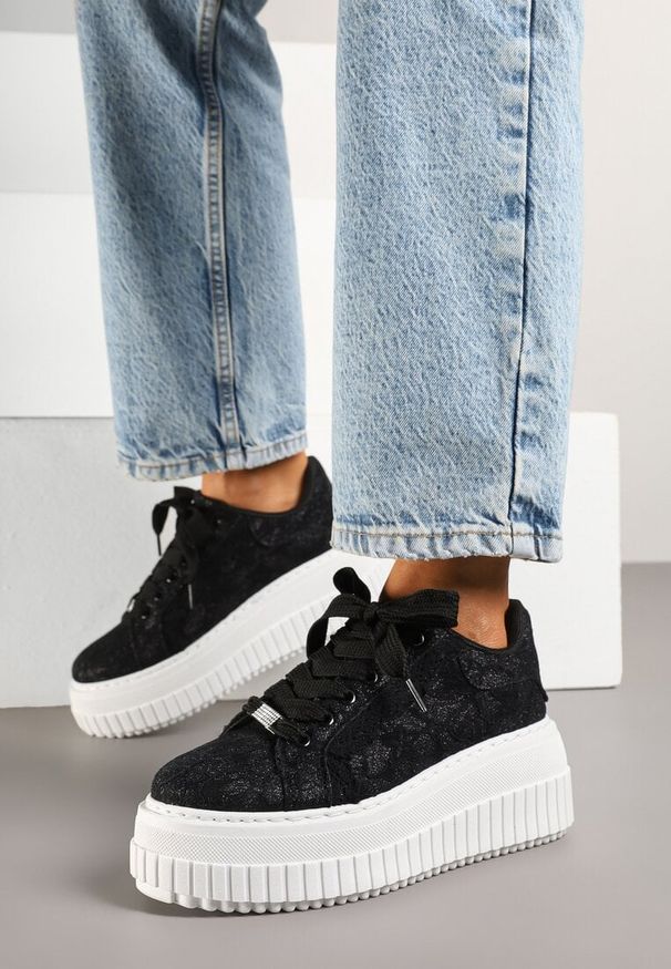 Born2be - Czarne Sneakersy na Grubej Tłoczonej Podeszwie z Brokatem Lalema. Okazja: na co dzień. Nosek buta: okrągły. Kolor: czarny. Materiał: jeans
