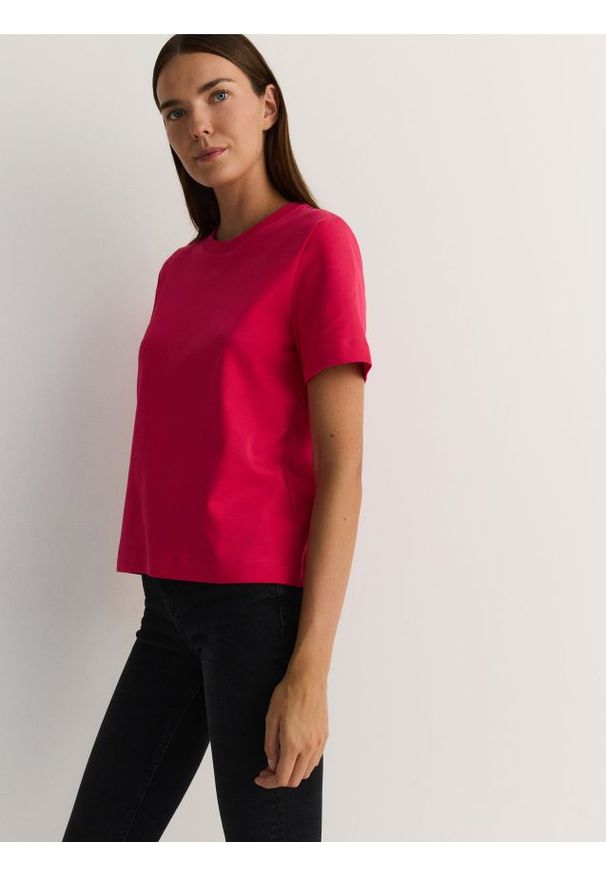 Reserved - T-shirt regular z merceryzowanej bawełny - fuksja. Kolor: różowy. Materiał: bawełna