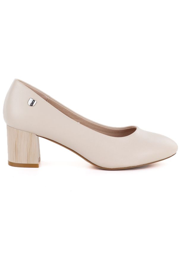 Czółenka damskie na słupku beżowe Sergio Leone PB404. Kolor: beżowy. Materiał: skóra ekologiczna. Obcas: na słupku. Wysokość obcasa: średni