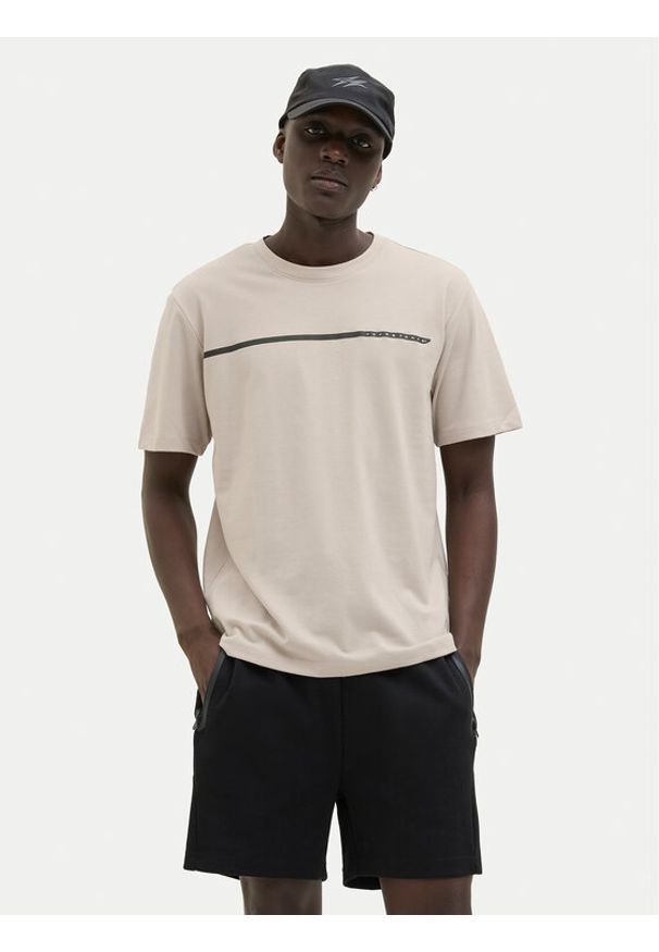 Jack & Jones - Jack&Jones T-Shirt Fusion 12273120 Beżowy Regular Fit. Kolor: beżowy. Materiał: syntetyk