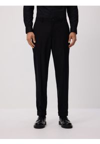 Reserved - Spodnie garniturowe z wiskozą - czarny. Kolor: czarny. Materiał: wiskoza #1
