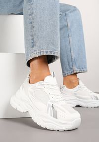Born2be - Białe Sneakersy Vices na Grubej Podeszwie z Tłoczeniami Nativine. Okazja: na co dzień. Kolor: biały. Materiał: jeans