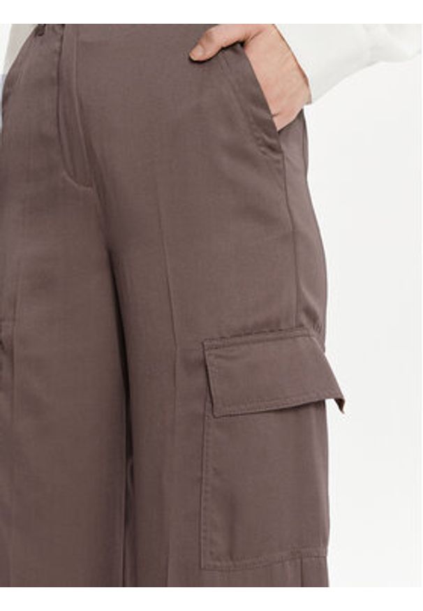 Marella Spodnie materiałowe Khat 2413131131 Brązowy Relaxed Fit. Kolor: brązowy. Materiał: syntetyk