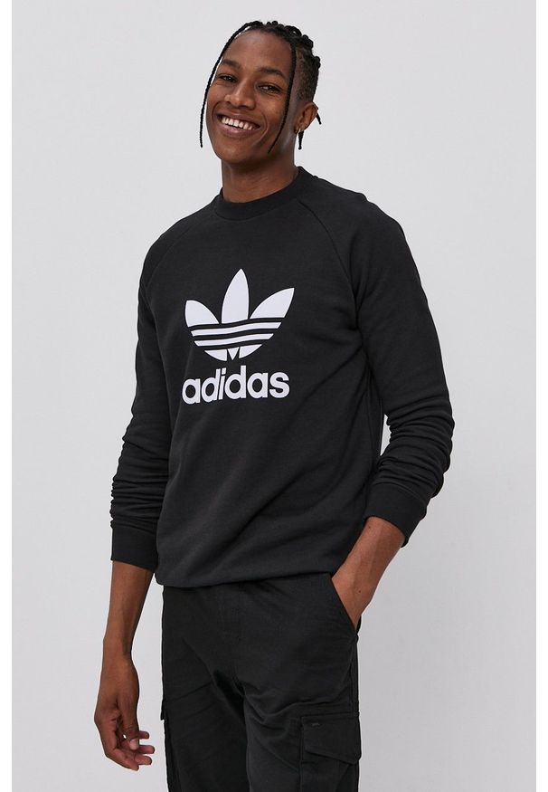 adidas Originals - Bluza bawełniana. Kolor: czarny. Materiał: bawełna. Długość rękawa: raglanowy rękaw. Wzór: nadruk