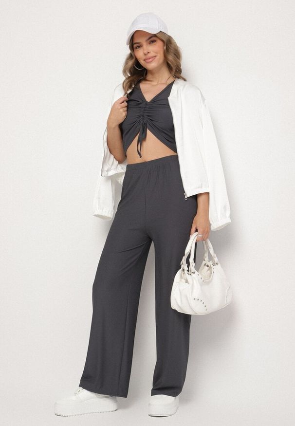 Born2be - Ciemnoszary Komplet Top ze Ściągaczem Spodnie z Szerokimi Nogawkami i Gumką w Pasie Rolana. Kolor: szary. Materiał: bawełna