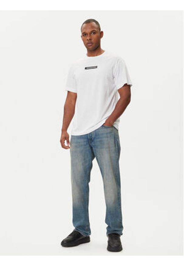 Versace Jeans Couture T-Shirt 79GAHT06 CJ00T Biały Regular Fit. Kolor: biały. Materiał: bawełna