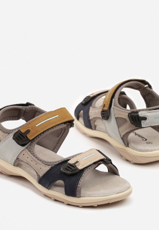 Renee - Szare Sandały ze Skóry Naturalnej Zapinane na Rzepy Weavia. Zapięcie: rzepy. Kolor: szary. Materiał: skóra. Sezon: lato
