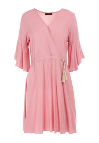 Born2be - Różowa Sukienka Myrope. Typ kołnierza: dekolt kopertowy. Kolor: różowy. Materiał: wiskoza, tkanina. Długość rękawa: krótki rękaw. Wzór: aplikacja, gładki. Typ sukienki: kopertowe. Styl: elegancki. Długość: mini #4