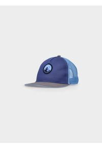 4F JUNIOR - Czapka truckerka z daszkiem snapback chłopięca - denim. Kolor: niebieski. Materiał: denim. Wzór: aplikacja. Sezon: lato. Styl: sportowy