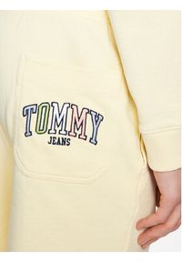 Tommy Jeans Szorty sportowe Collegie DM0DM16331 Żółty Regular Fit. Kolor: żółty. Materiał: bawełna. Styl: sportowy #4