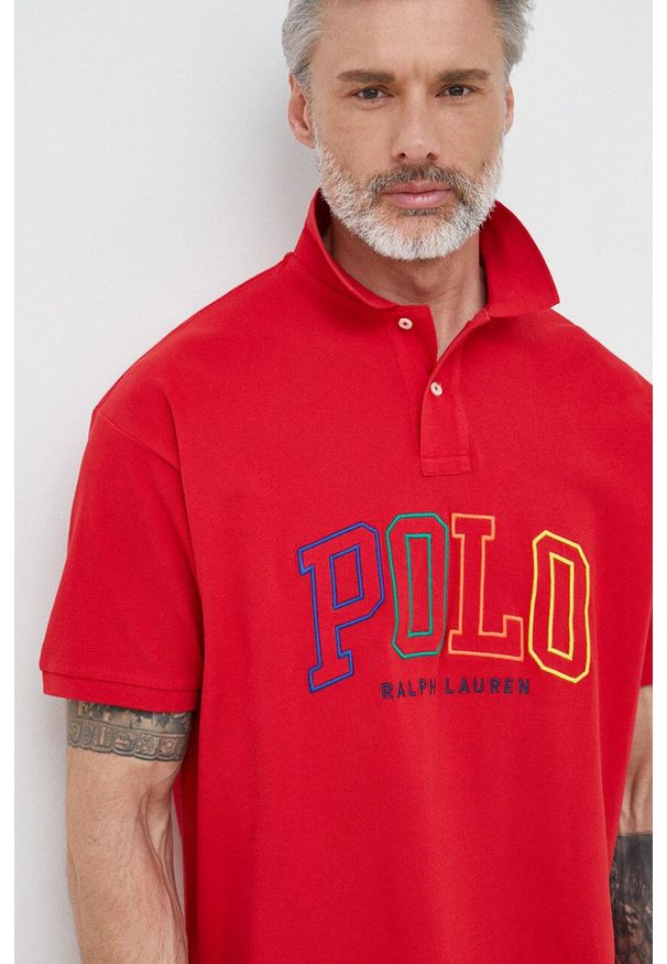 Polo Ralph Lauren polo bawełniane kolor czerwony z aplikacją. Typ kołnierza: polo. Kolor: czerwony. Materiał: bawełna. Długość: krótkie. Wzór: aplikacja