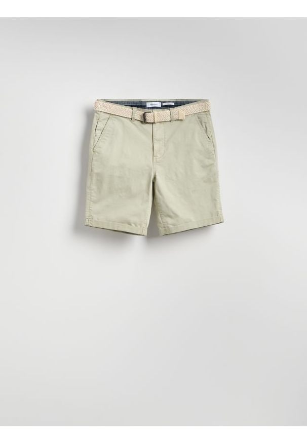 Reserved - Szorty slim fit - jasnozielony. Kolor: zielony. Materiał: bawełna, tkanina