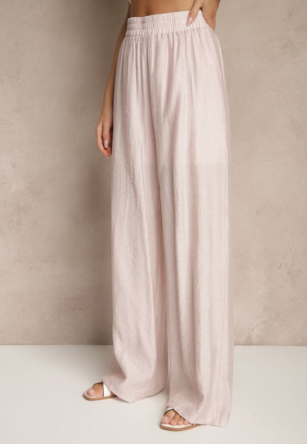 Renee - Jasnoróżowe Spodnie Palazzo High Waist z Szeroką Nogawką i Gumką w Talii Jenarielis. Okazja: na co dzień. Stan: podwyższony. Kolor: różowy. Styl: casual