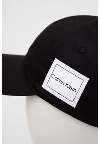 Calvin Klein czapka z daszkiem bawełniana kolor czarny z aplikacją. Kolor: czarny. Materiał: bawełna. Wzór: aplikacja #4