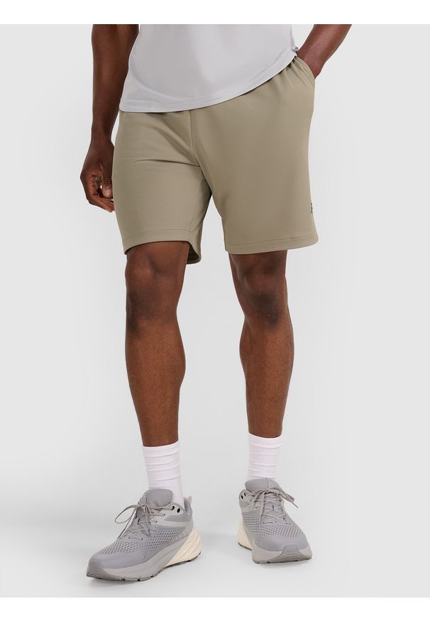 4f - 4F Spodenki treningowe szybkoschnące męskie - oliwkowe/khaki XXL. Kolor: oliwkowy, wielokolorowy, brązowy. Materiał: włókno, dzianina, syntetyk, materiał. Długość: krótkie. Wzór: ze splotem, ażurowy. Sport: fitness