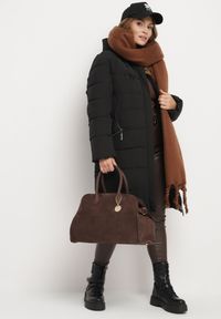 Born2be - Czarna Pikowana Kurtka z Kapturem i Wysokim Kołnierzem Avalentura. Okazja: na spacer, na co dzień. Typ kołnierza: kaptur. Kolor: czarny. Materiał: jeans. Sezon: zima. Styl: casual, klasyczny #7