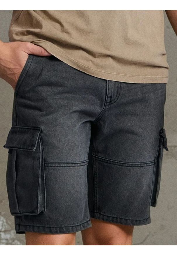 Sinsay - Szorty jeansowe z kieszeniami cargo - szary. Kolor: szary. Materiał: jeans