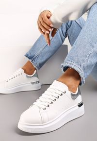 Renee - Biało-Srebrne Sneakersy na Platformie z Metaliczną Wstawką Sissis. Okazja: na co dzień. Kolor: biały. Obcas: na platformie #1