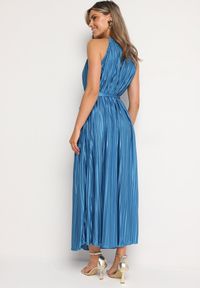 Born2be - Niebieska Plisowana Sukienka na Cienkich Ramiączkach Wiązana w Talii Virsea. Okazja: na co dzień. Kolor: niebieski. Materiał: jeans. Długość rękawa: na ramiączkach. Styl: casual #3