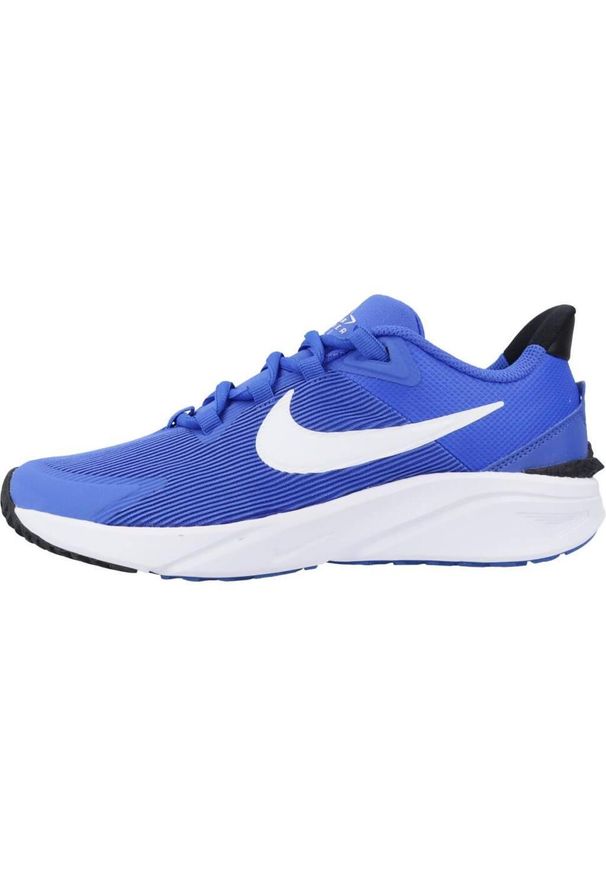 Buty do biegania dla dzieci Nike Star Runner 4. Zapięcie: sznurówki. Kolor: wielokolorowy, niebieski. Materiał: materiał, syntetyk, tkanina. Szerokość cholewki: normalna