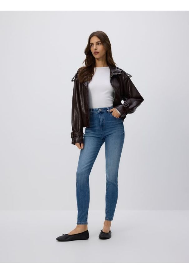 Reserved - Jeansy slim fit z przetarciami - niebieski. Kolor: niebieski