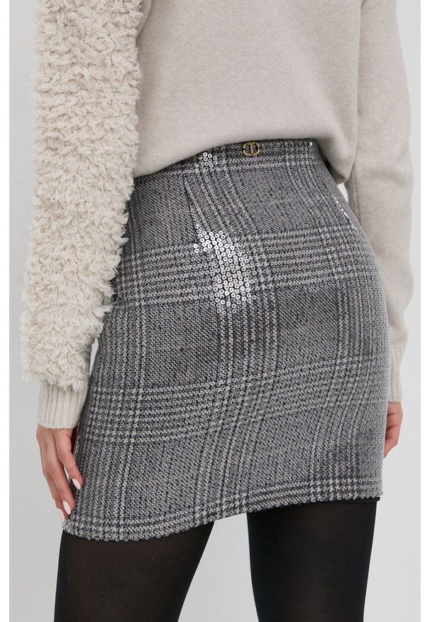 TwinSet - Twinset Spódnica z wełną kolor szary mini ołówkowa. Kolor: szary. Materiał: wełna
