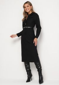 Born2be - Czarna Sukienka o Koszulowym Kroju z Dodatkowym Paskiem i Rozcięciami u Dołu Arinnis. Okazja: na spacer, na co dzień. Kolor: czarny. Długość rękawa: długi rękaw. Typ sukienki: koszulowe. Styl: casual, klasyczny #1