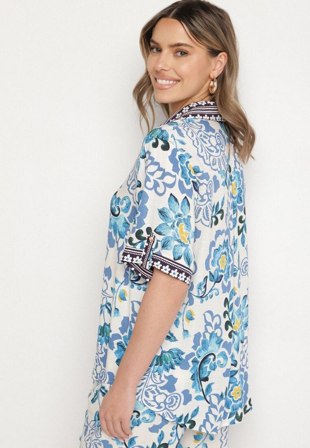 Born2be - Niebieska Koszula z Wiskozy w Kwiatowy Wzór Milineira. Okazja: na co dzień. Kolor: niebieski. Materiał: wiskoza. Wzór: kwiaty. Styl: casual, elegancki