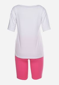 Born2be - Różowo-Biały Komplet T-shirt z Ozdobnym Nadrukiem Szorty Typu Kolarki Dresowy Wanesia. Kolor: różowy. Materiał: dresówka. Wzór: nadruk #6