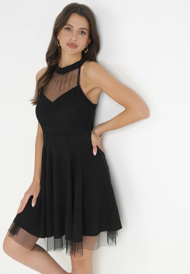 Born2be - Czarna Rozkloszowana Sukienka Mini z Siateczką Philippina. Okazja: na wesele, na randkę, na imprezę, na ślub cywilny. Kolor: czarny. Materiał: tiul. Długość rękawa: bez rękawów. Długość: mini