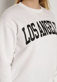 Born2be - Biała Bluza z Bawełną i Napisem Fezorla. Okazja: na co dzień. Kolor: biały. Materiał: bawełna. Wzór: napisy. Styl: klasyczny, casual, elegancki #4