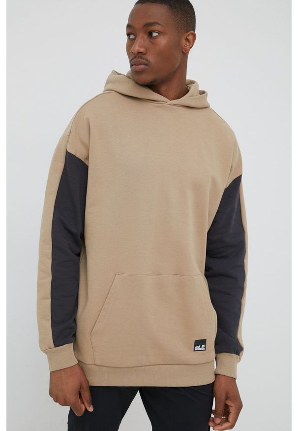 Jack Wolfskin bluza bawełniana męska kolor beżowy z kapturem gładka. Typ kołnierza: kaptur. Kolor: beżowy. Materiał: bawełna. Wzór: gładki