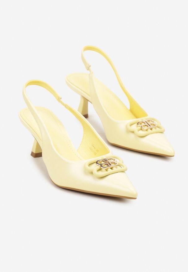 Born2be - Żółte Sandały na Obcasie Typu Kaczuszka z Odkrytą Piętą Solreia. Okazja: na spotkanie biznesowe, do pracy. Nosek buta: szpiczasty. Zapięcie: klamry, sprzączka. Kolor: żółty. Wzór: kwiaty. Sezon: lato. Obcas: na obcasie. Styl: biznesowy, elegancki, klasyczny. Wysokość obcasa: średni