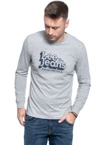 Lee - MĘSKI LONGSLEEVE LEE SEASONAL 70S LOGO GREY MELE L62OFQ37. Długość rękawa: długi rękaw