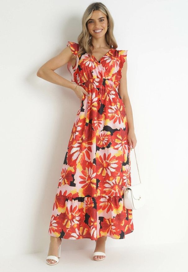 Born2be - Czerwona Rozkloszowana Sukienka z Kopertowym Dekoltem i Falbankami Santila. Typ kołnierza: kołnierz z falbankami. Kolor: czerwony. Wzór: aplikacja. Typ sukienki: kopertowe. Długość: maxi