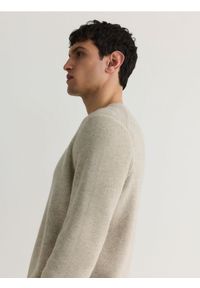 Reserved - Sweter z bawełną - beżowy. Kolor: beżowy. Materiał: bawełna