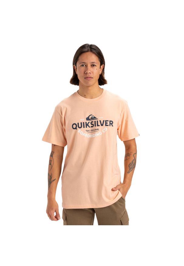 Quiksilver - Koszulka z krótkim rękawem dla Mężczyzn TYPED OUT Różowy. Kolor: różowy. Materiał: materiał, bawełna. Długość rękawa: krótki rękaw. Długość: krótkie