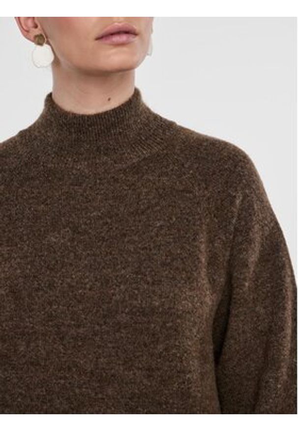 YAS Sukienka dzianinowa 26030704 Brązowy Loose Fit. Kolor: brązowy. Materiał: syntetyk