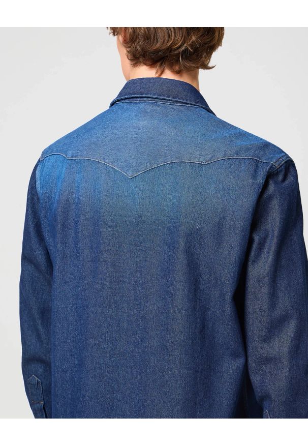 Wrangler - MESKA KOSZULA JEANSOWA WRANGLER 27MW DARK STONE 112341088. Okazja: na co dzień. Materiał: jeans. Styl: elegancki, klasyczny, casual