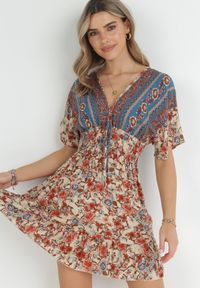 Born2be - Beżowo-Granatowa Sukienka Mini z Wiskozy z Gumkami w Talii z Falbanką Hypalina. Kolor: beżowy. Materiał: wiskoza. Długość: mini #1
