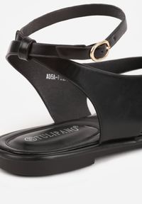 Renee - Czarne Sandały Japonki z Metaliczną Ozdobą Vikisima. Okazja: na co dzień. Zapięcie: sprzączka. Kolor: czarny. Wzór: aplikacja. Sezon: lato. Styl: casual #8