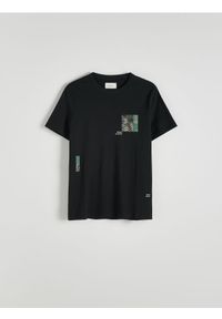 Reserved - T-shirt regular z nadrukiem - czarny. Kolor: czarny. Materiał: bawełna. Wzór: nadruk