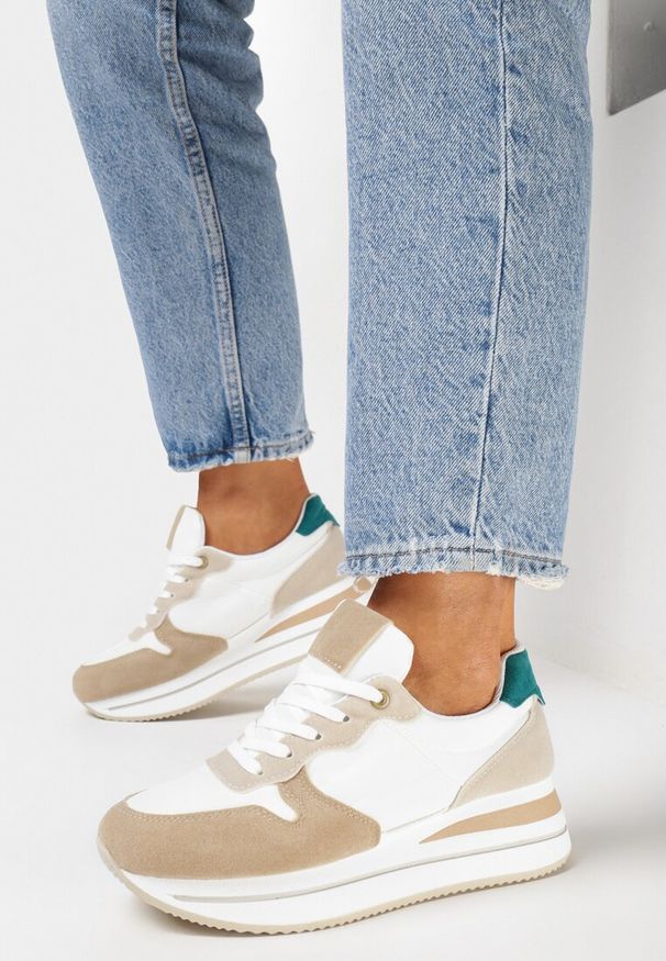 Born2be - Ciemnobeżowe Sneakersy na Platformie z Kontrastową Lamówką Slaias. Kolor: beżowy. Obcas: na platformie